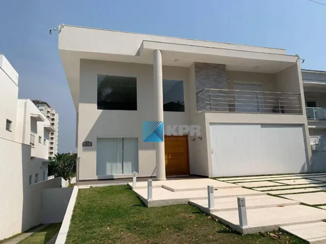 Casa à venda e locação, alto padrão, Urbanova  3 pavimentos, 4 suítes e lazer completo em 