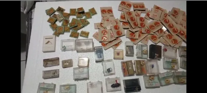 LOTE DE AGULHAS PARA TOCA DISCOS 120 UNIDADES