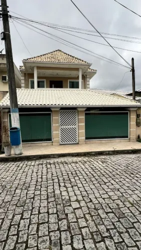Alugo  casa com 4 quartos com suite e quintal em Condomínio 