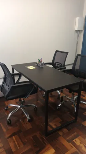Escrivaninha/mesa em Metalon e MDF para escritório/estudos