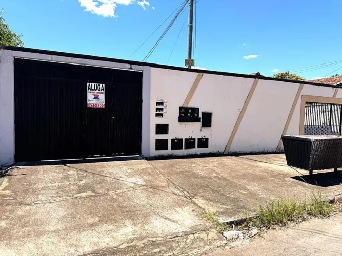 Aluga-se Casa no Setor Jardim Guanabara, 2 quartos, garagem
