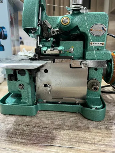 Máquina de costura overloque 110v nova