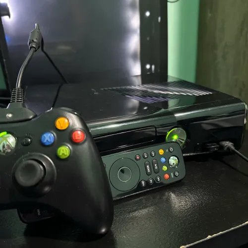 Xbox 360 Slim Black Piano