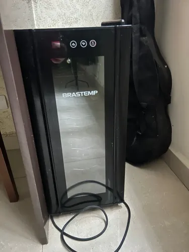 ADEGA BRASTEMP PARA 12 GARRAFAS PRETA 127v
