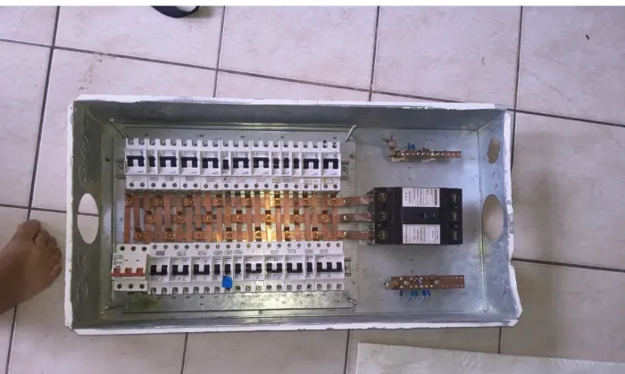 Quadro de distribuição 44 disjuntor com os disjuntores