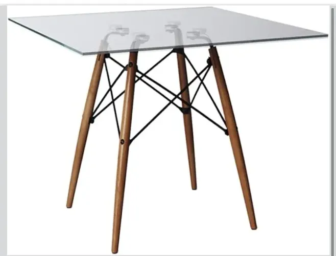 Mesa de jantar quadrada
