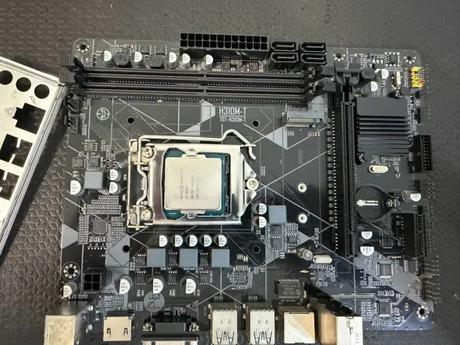 Kit upgrade H310M + i3 8100 - video integrado