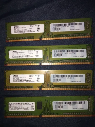 4 pentes de 2GB de memória RAM DDR3