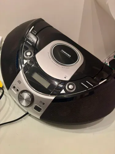Som Toshiba TR-B152MU MP3 USB CD Rádio AM/FM Funcionando
