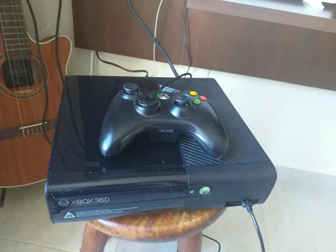 Xbox 360 Super Slim bloqueado + 3 jogos originais + 1 controle original 