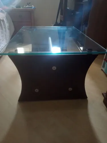 MESA DE CENTRO COM TAMPI DE VIDRO