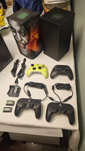 Xbox Series X 1TB SSD (perfeito estado) + 4 Controles + Baterias + Caixa Original + Cabos