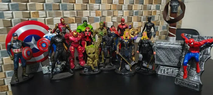 VINGADORES EM RESINA