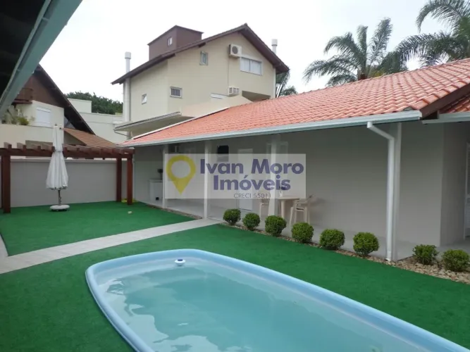 Casa com Piscina em Daniela a venda - Florianópolis SC