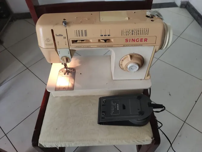 Máquina Singer Facilita 28
