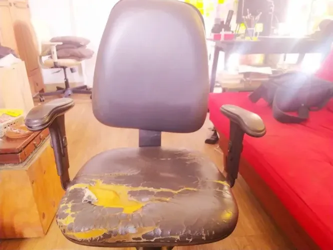 Cadeira Giratória Diretor Antiga (Para Consertar ou Retirar Peças)