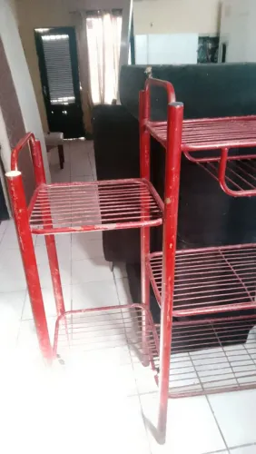 Estante de metal 