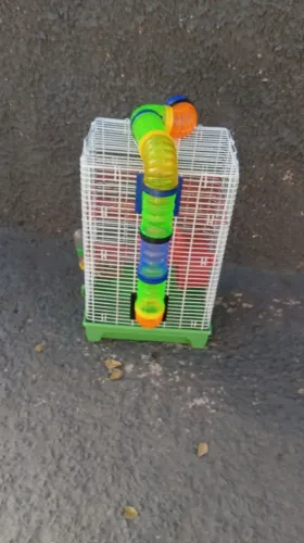 Gaiola de hamster.