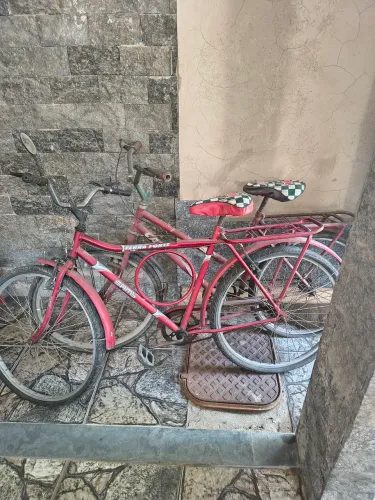 Essas duas bicicletas por apenas 300,00 aceito cartão 