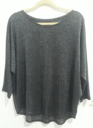 Blusa lurex manga morcego preta GG
