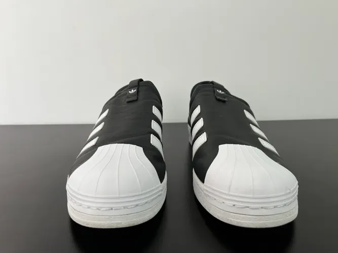 Tênis adidas superstar slip on