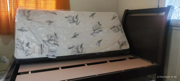 Vendo cama de solteiro e colchão ortopédico semi novos