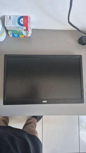 Monitor LCD da marca AOC 18,5"