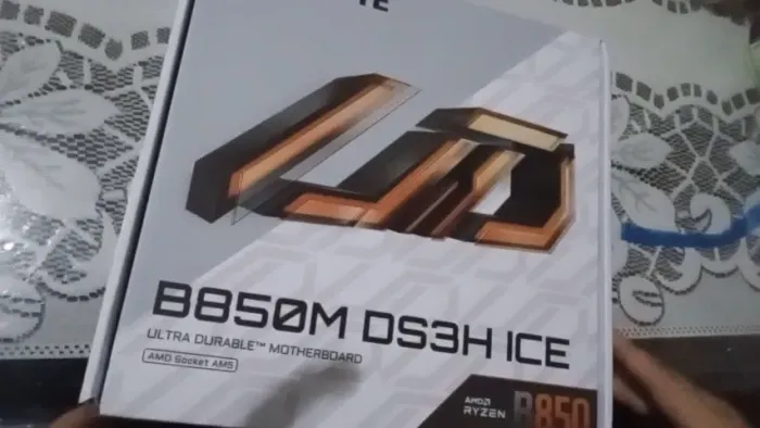 Placa Mãe Gigabyte B850M DS3H ICE, Chipset B850, AMD AM5, M-ATX, DDR5