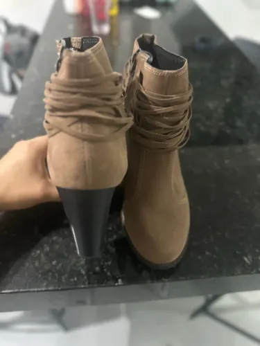 Bota cano curto salto médio tamanho 39