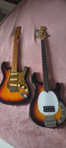 Guitarra e contrabaixo