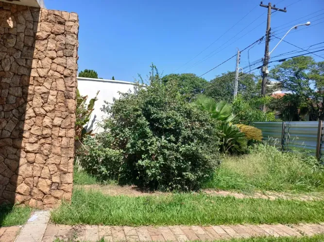 Terreno exclusivo com 1120 m², localizado em um dos condomínios mais sofisticados e valori