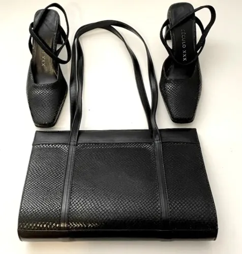 CONJUNTO DE SAPATO E BOLSA - FABRICAÇÃO SÉCULO XX