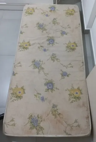COLCHÃO DE SOLTEIRO D28 EM EXCELENTE ESTADO