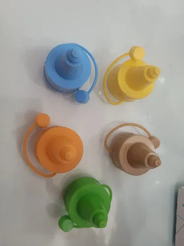 Bicos e tampas - material de embalagem
