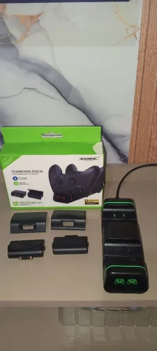 Carregador Dock Duplo Dobe + 2 Baterias Recarregáveis para Xbox Series X/S e Xbox One