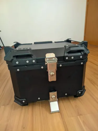Kit Baú Alumínio 45L + Bagageiro Cromado c/ Chave e Manual
