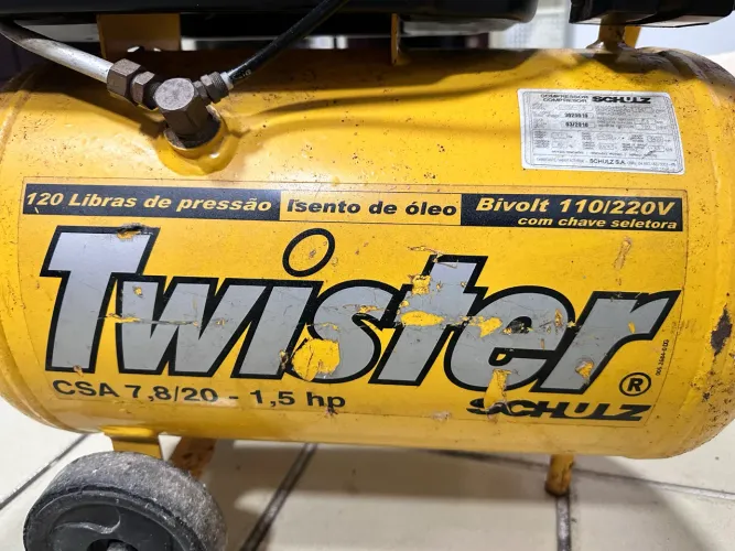 Vendo Compressor de Ar Schulz Twister 20L (Isento de Óleo) + Acessórios