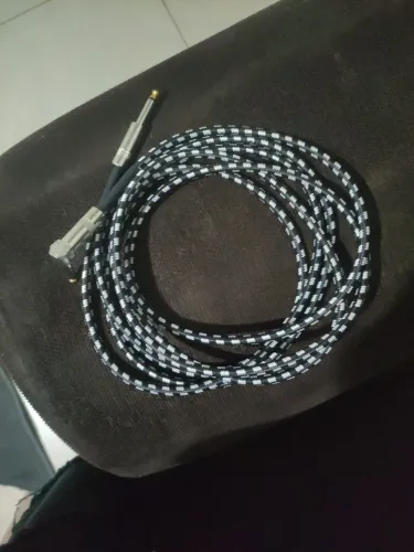 Cabo P10 3m - Novo<br>Cabo P10 trançado, 3 metros, zero uso.