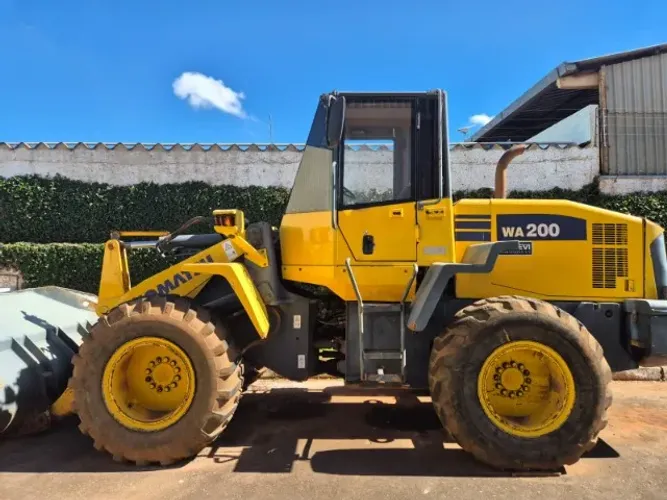 Pá Carregadeira Komatsu WA200, ano 2008