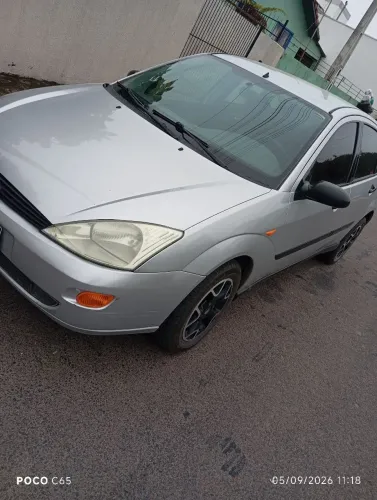 Ford Focus 1.8 16V 5P 2002