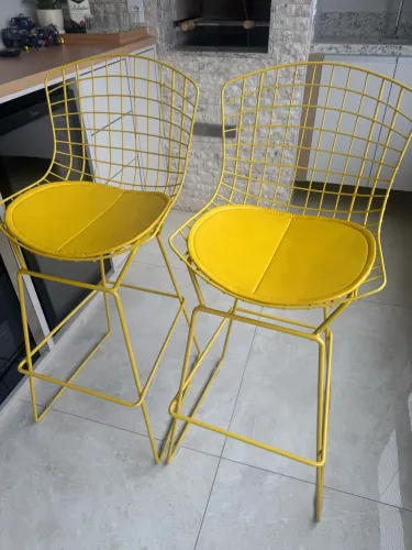 Banquetas Bertoia amarelas