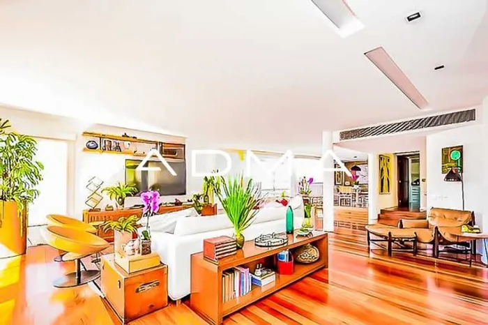 Casa em Condomínio - Duplex / Residencial / Leblon