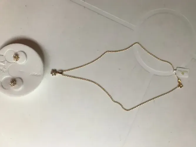 Conjunto de colar com pingente e brinco