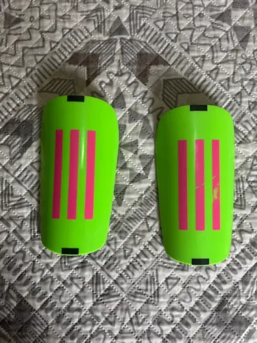 Caneleira adidas 