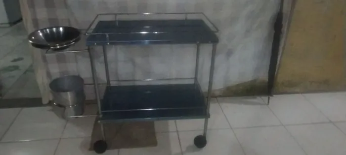 CARRINHO DE CURATIVO E HIGIENE EM INOX