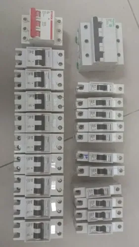 Conjunto Com 23 Disjuntores para Instalações Elétricas 220V Usados em Ótimo Estado