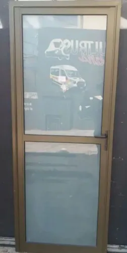 Porta de giro linha gold vidro leitoso 