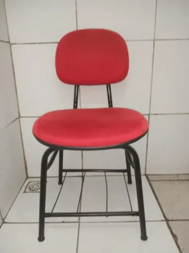 Vende-se uma cadeira