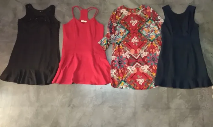 KIT C/4 VESTIDOS LINDOS NÚMERO 40/42
