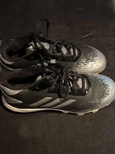 Chuteiras Adidas - Preto e Prata